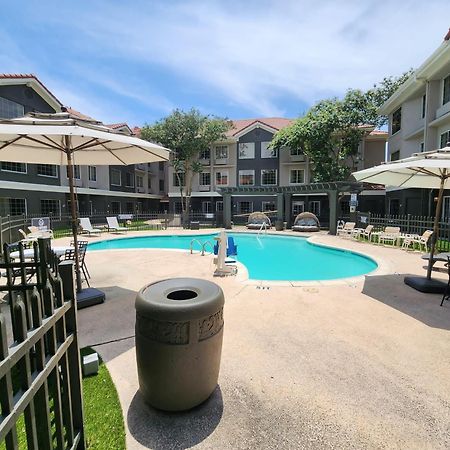 La Quinta By Wyndham Dallas - Addison Galleria Exterior foto