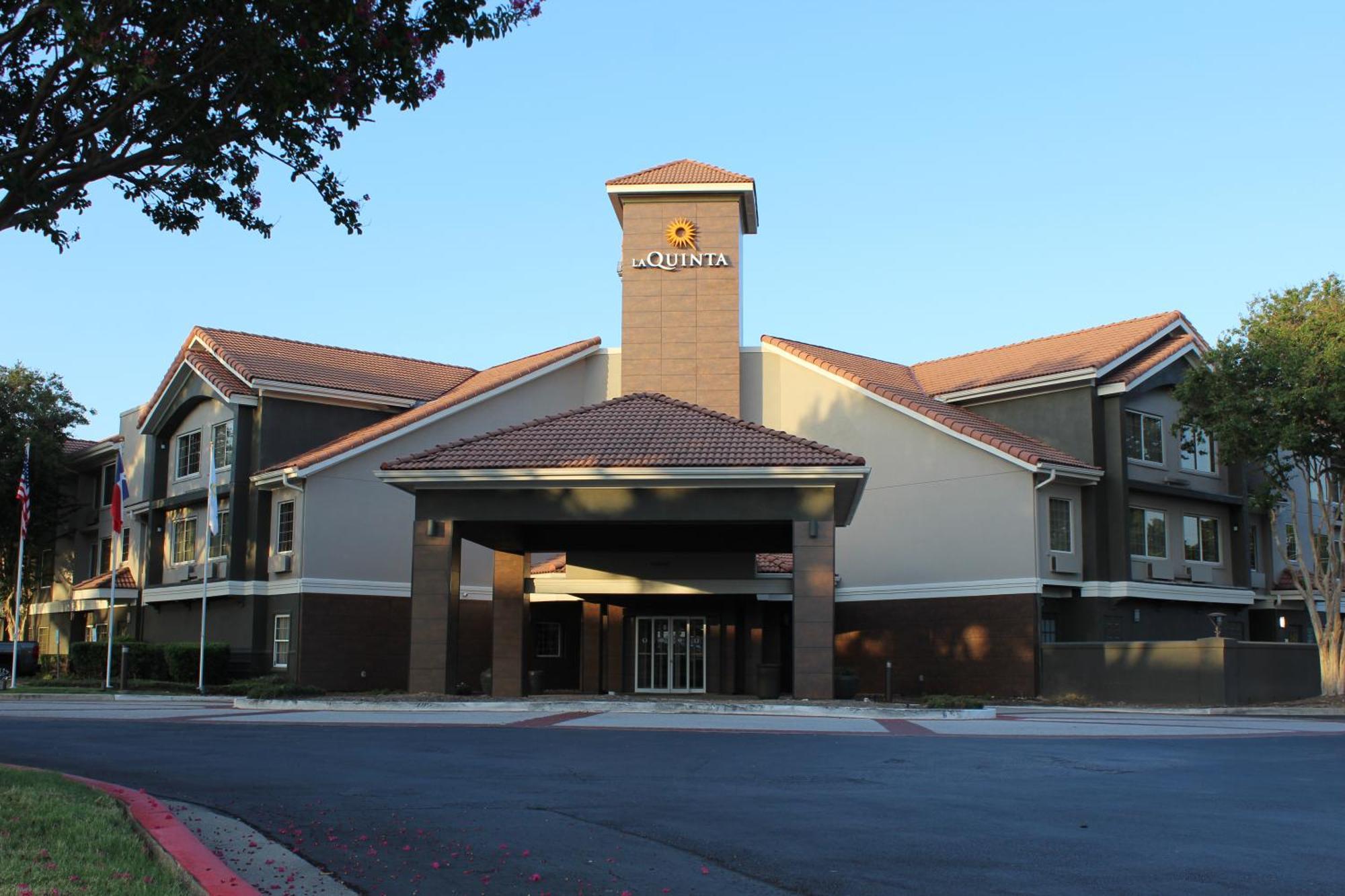 La Quinta By Wyndham Dallas - Addison Galleria Exterior foto