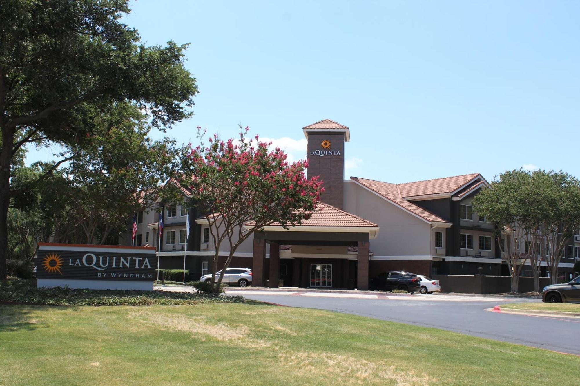 La Quinta By Wyndham Dallas - Addison Galleria Exterior foto